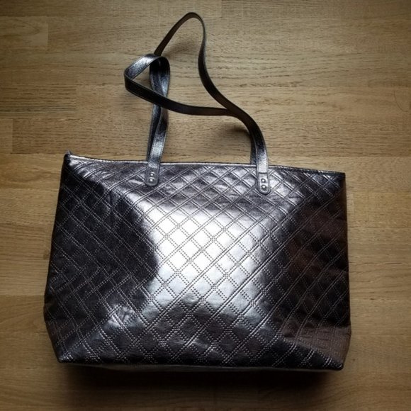 Bath Body Works Metallic Pewter Gray Large Tote Travel Getaway Quilted Bag New - Picture 2 of 8